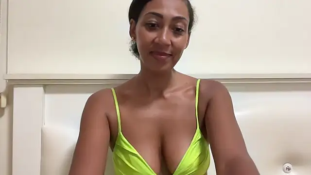 Snapshot of Vaylisse chatting on 09-17-25, 05:03 Vaylisse online show from 09-17-25, 05:03