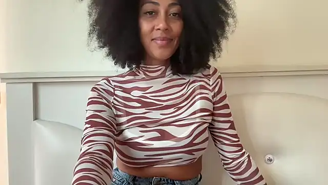 Snapshot of Vaylisse chatting on 10-03-25, 06:10 Vaylisse online show from 10-03-25, 06:10