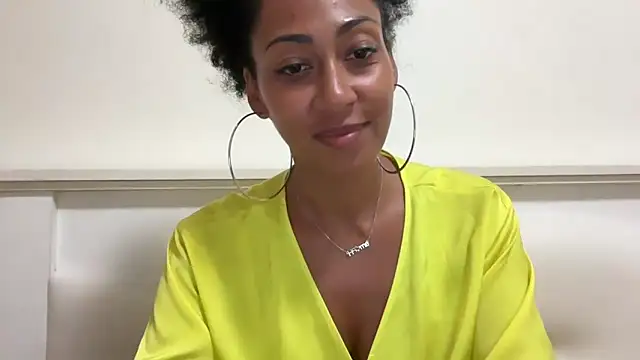 Snapshot of Vaylisse chatting on 10-06-25, 03:31 Vaylisse online show from 10-06-25, 03:31