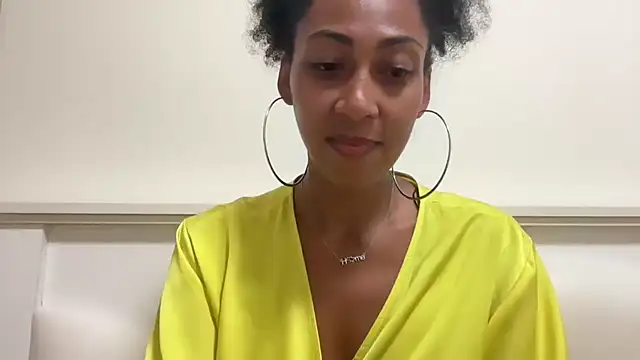 Snapshot of Vaylisse chatting on 10-12-25, 04:17 Vaylisse online show from 10-12-25, 04:17