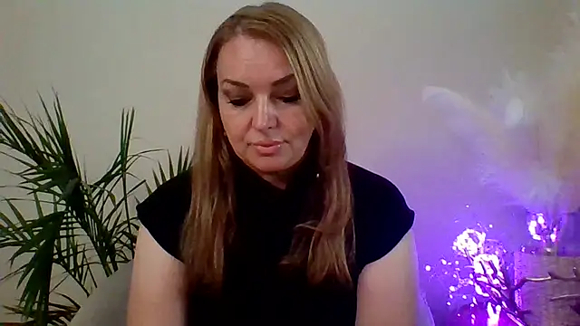 Snapshot of Eshavira chatting on 09-14-25, 01:38 Eshavira online show from 09-14-25, 01:38