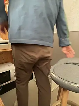 Snapshot of sonwmelt1 chatting on 09-30-25, 07:46 sonwmelt1 online show from 09-30-25, 07:46