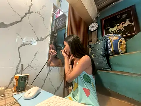 Snapshot of asya_chris chatting on 10-01-25, 02:06 asya chris online show from 10-01-25, 02:06