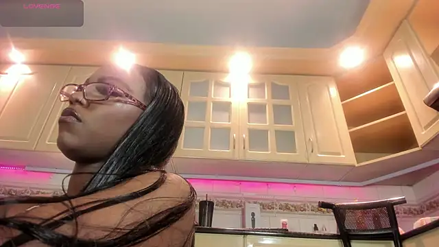 ReinaMiah online show from 11-07-25, 03:39