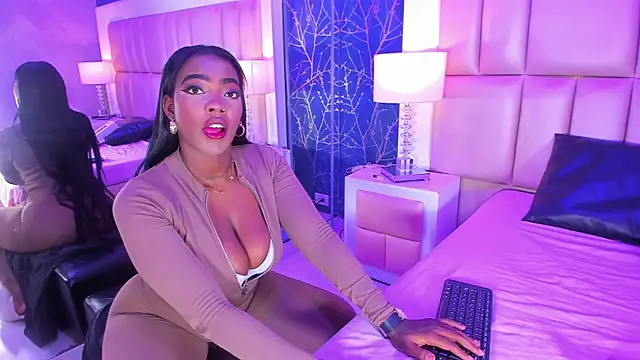 ReinaMiah online show from 11-28-25, 12:08