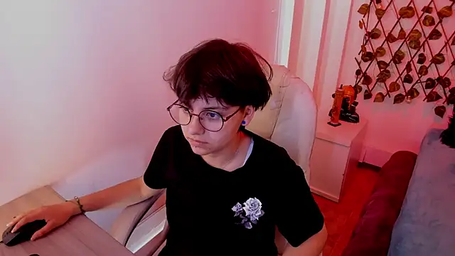 Nathaly ds online show from 12-17-25, 08:04