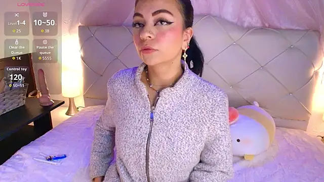 Snapshot of Cherrylionn chatting on 02-04-26, 03:56 Cherrylionn online show from 02-04-26, 03:56