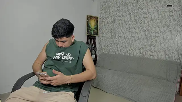 Snapshot of maxxis_eli chatting on 11-04-25, 02:10 maxxis eli online show from 11-04-25, 02:10