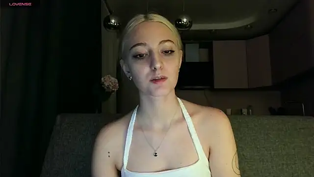 white liillyy online show from 09-25-25, 10:02