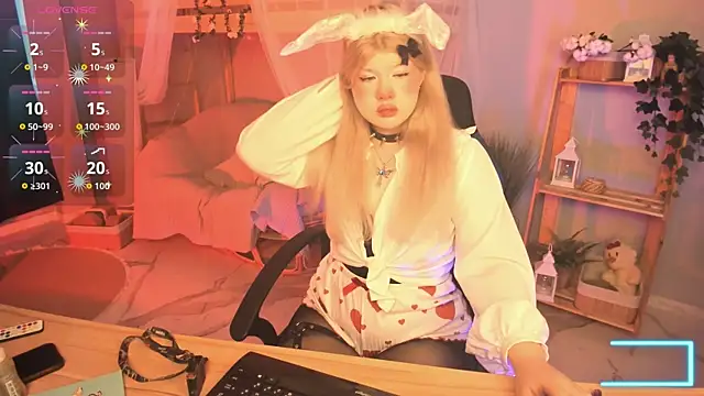 Snapshot of LilithNelson chatting on 09-21-25, 09:44 LilithNelson online show from 09-21-25, 09:44