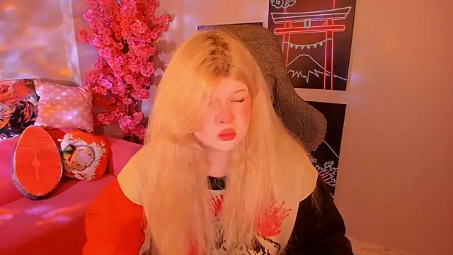 Snapshot of LilithNelson chatting on 10-11-25, 05:55 LilithNelson online show from 10-11-25, 05:55