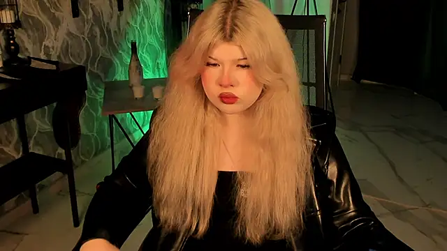 Snapshot of LilithNelson chatting on 10-14-25, 02:29 LilithNelson online show from 10-14-25, 02:29