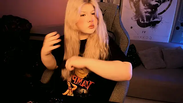 Snapshot of LilithNelson chatting on 10-25-25, 05:51 LilithNelson online show from 10-25-25, 05:51