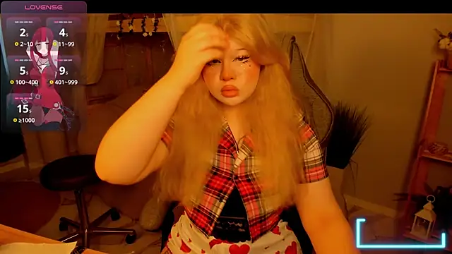 Snapshot of LilithNelson chatting on 11-10-25, 08:35 LilithNelson online show from 11-10-25, 08:35