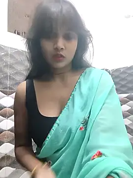 Snapshot of RAYI_Queen_2 chatting on 10-21-25, 06:08 RAYI Queen 2 online show from 10-21-25, 06:08