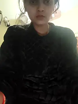 Snapshot of RAYI_Queen_2 chatting on 10-30-25, 08:05 RAYI Queen 2 online show from 10-30-25, 08:05