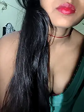 Snapshot of RAYI_Queen_2 chatting on 11-09-25, 08:45 RAYI Queen 2 online show from 11-09-25, 08:45