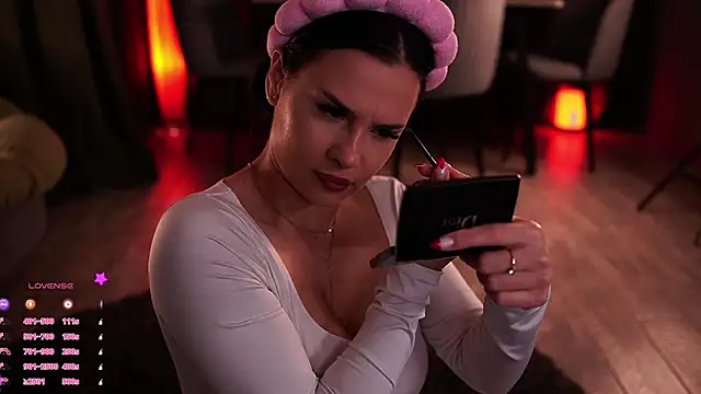 MaryHols online show from 10-06-25, 04:37