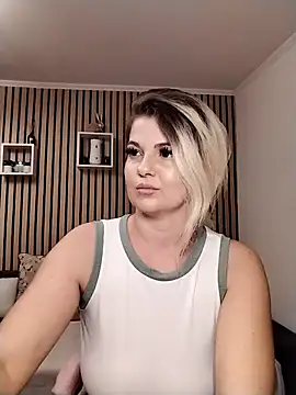 Mayaaaaaa  online show from 11-22-25, 08:30