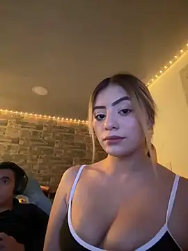 Melissa coll online show from 11-28-25, 05:21