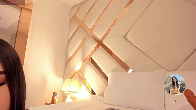 Snapshot of Saday_ chatting on 10-17-25, 04:37 Saday  online show from 10-17-25, 04:37