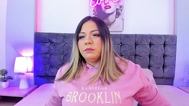 isabella horney  online show from 10-25-25, 05:51