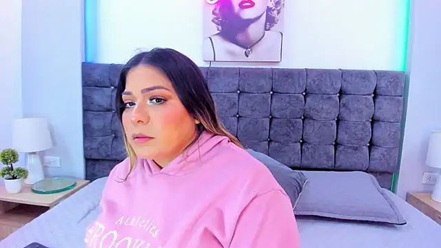 isabella horney  online show from 12-22-25, 07:33