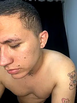 Snapshot of Kurtxxx22 chatting on 09-18-25, 04:14 Kurtxxx22 online show from 09-18-25, 04:14