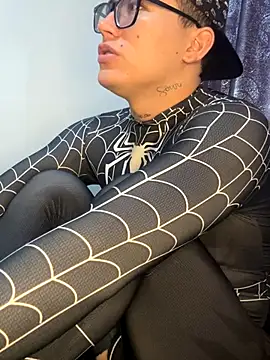 Snapshot of Kurtxxx22 chatting on 10-31-25, 03:57 Kurtxxx22 online show from 10-31-25, 03:57