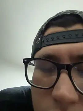 Snapshot of Kurtxxx22 chatting on 11-05-25, 03:50 Kurtxxx22 online show from 11-05-25, 03:50