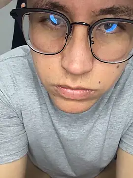 Snapshot of Kurtxxx22 chatting on 11-20-25, 04:45 Kurtxxx22 online show from 11-20-25, 04:45