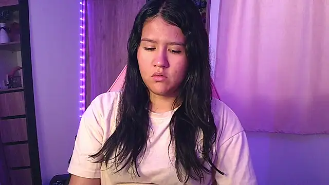 Oliviawatson1 online show from 11-23-25, 01:00