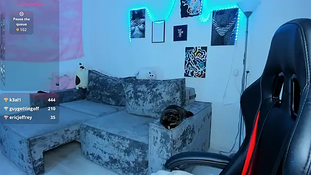 Snapshot of cute_little_ass chatting on 09-10-25, 12:10 cute little ass online show from 09-10-25, 12:10