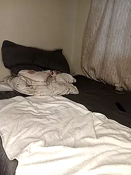 Snapshot of WaiterZim chatting on 11-16-25, 10:37 WaiterZim online show from 11-16-25, 10:37