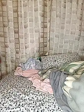 Snapshot of WaiterZim chatting on 11-17-25, 10:59 WaiterZim online show from 11-17-25, 10:59