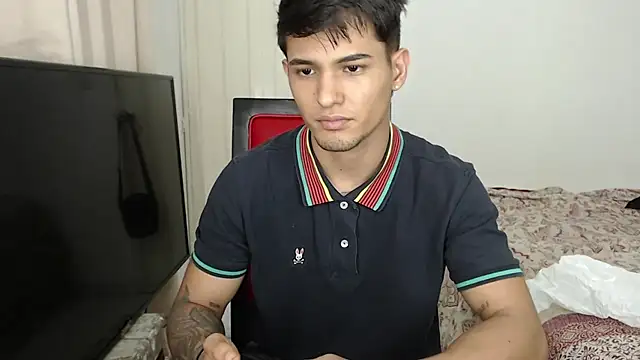 Alex mojica online show from 10-15-25, 05:18