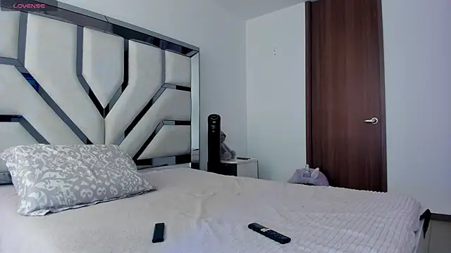 Michelle Ferrerr online show from 12-15-25, 05:50