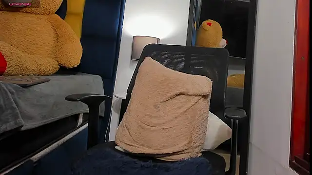 Snapshot of Evan_Storn chatting on 01-15-26, 03:33 Evan Storn online show from 01-15-26, 03:33