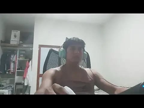 Snapshot of wilsoncrazz chatting on 10-09-25, 05:16 wilsoncrazz online show from 10-09-25, 05:16