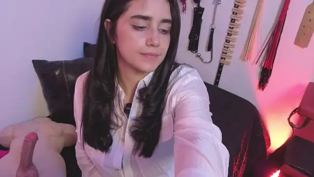 elowen halley1 online show from 02-05-26, 08:24