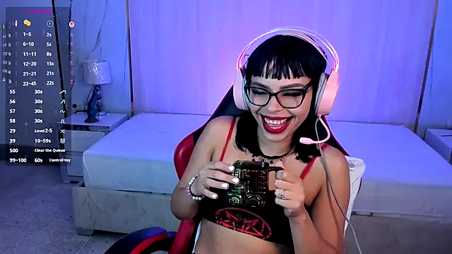 Snapshot of Nyveth chatting on 11-10-25, 05:17 Nyveth online show from 11-10-25, 05:17