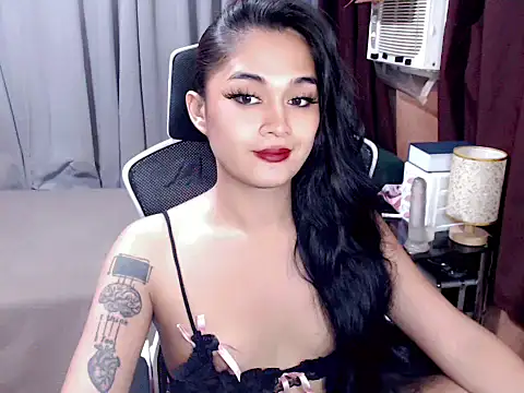 Snapshot of Sassy-Margaux chatting on 10-17-25, 02:19 Sassy-Margaux online show from 10-17-25, 02:19