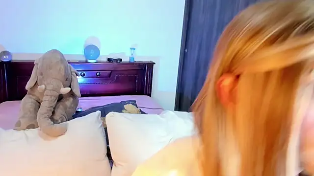 Flora Minx online show from 11-22-25, 06:45