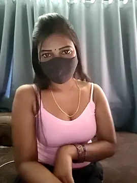 Snapshot of Misss-julli chatting on 10-14-25, 05:41 Misss-julli online show from 10-14-25, 05:41