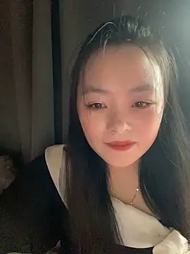 Snapshot of Julia-Elsa chatting on 09-11-25, 04:23 Julia-Elsa online show from 09-11-25, 04:23