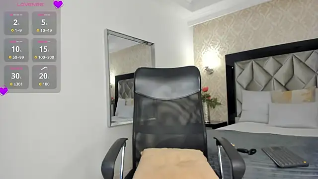 Layla Mackenzie online show from 11-30-25, 03:10