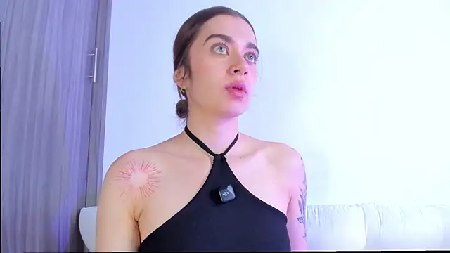 Snapshot of MissLana77 chatting on 02-06-26, 12:15 MissLana77 online show from 02-06-26, 12:15