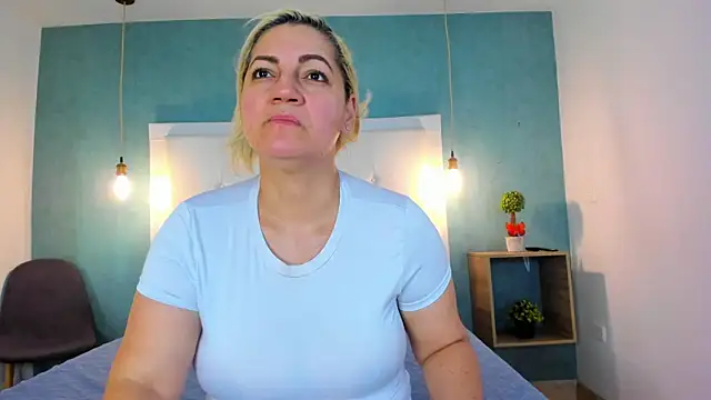 Snapshot of Heidy_milf chatting on 01-17-26, 08:23 Heidy milf online show from 01-17-26, 08:23