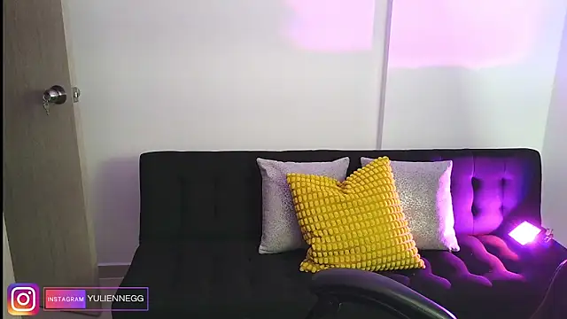 Yulienneg online show from 11-23-25, 12:32