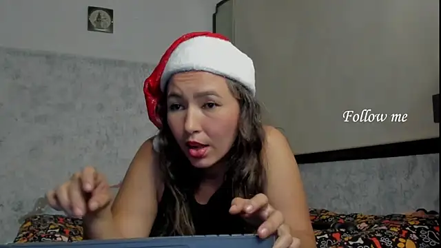 Snapshot of marly_charm_ chatting on 12-18-25, 01:11 marly charm online show from 12-18-25, 01:11